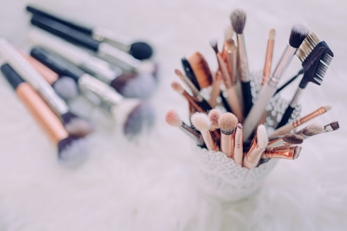 Apple Makeup Kit White